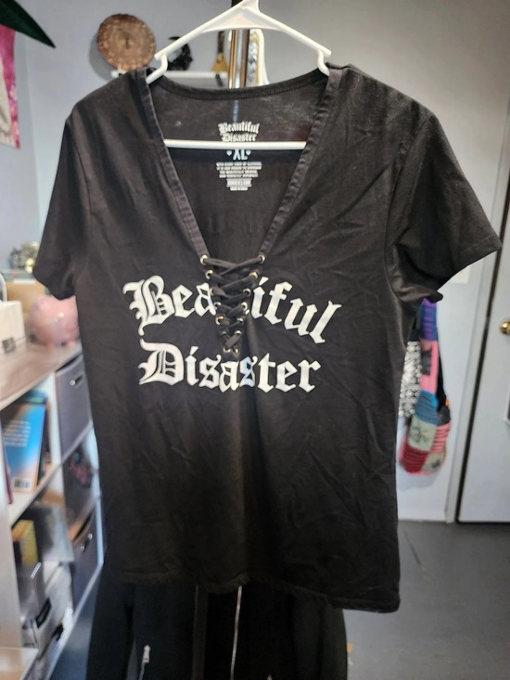 BDROCKS Beautiful Disaster Graphic Tee in Black & White XL Like New